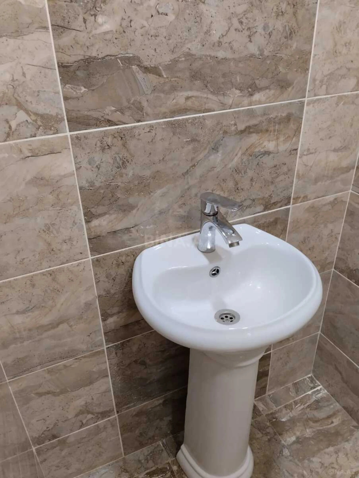 Satılır 4 otaqlı mənzil 133 m²