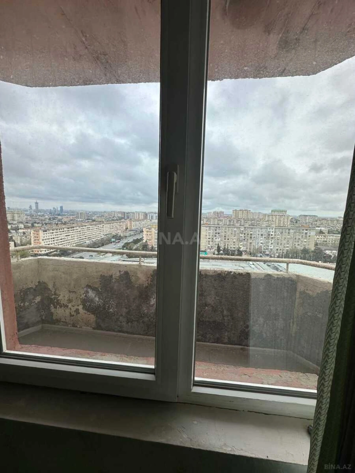 Satılır 3 otaqlı mənzil 112 m²