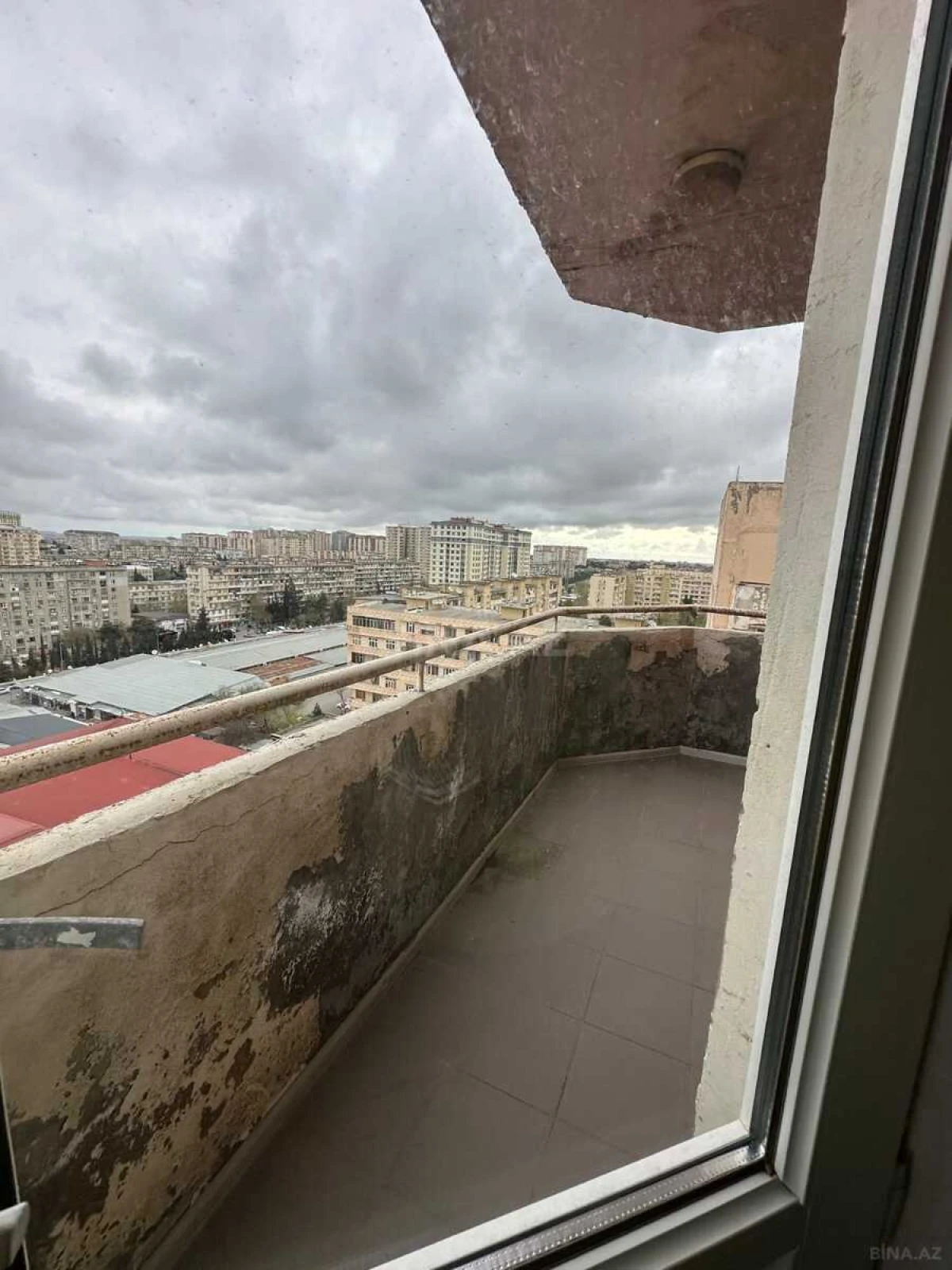 Satılır 3 otaqlı mənzil 112 m²