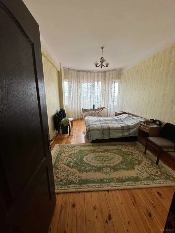 Satılır 3 otaqlı mənzil 112 m²