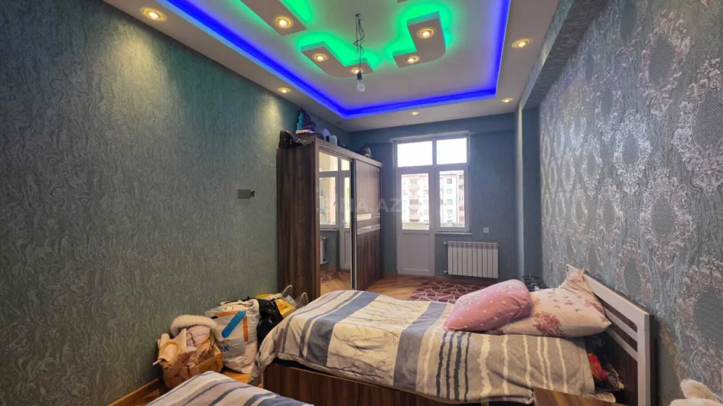 Satılır 3 otaqlı mənzil 130 m²