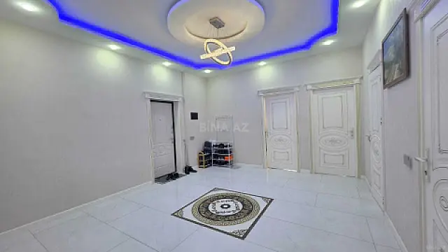 Satılır 3 otaqlı mənzil 130 m²