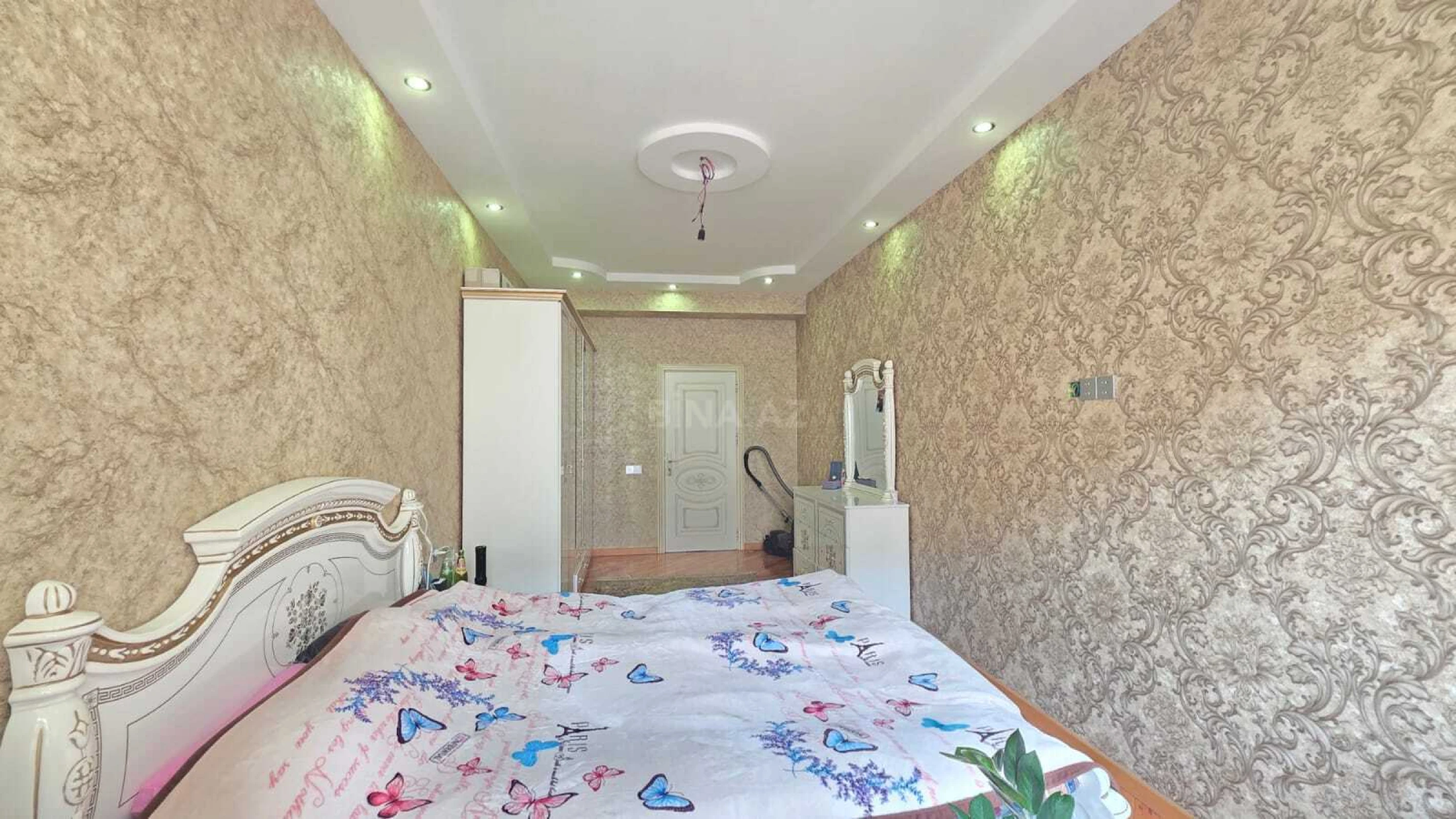Satılır 3 otaqlı mənzil 130 m²