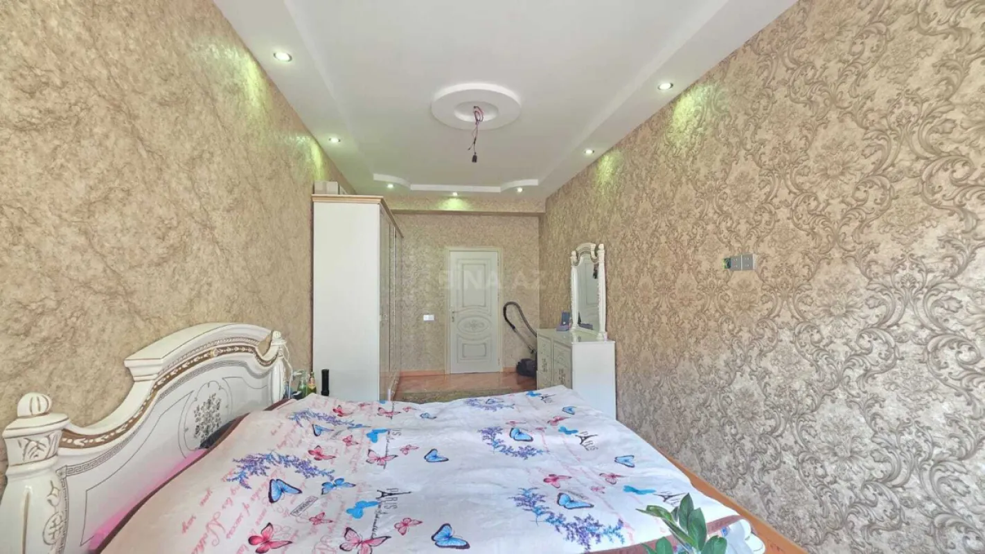 Satılır 3 otaqlı mənzil 130 m²