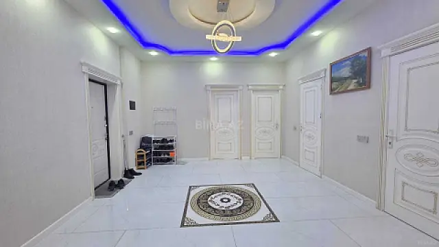 Satılır 3 otaqlı mənzil 130 m²