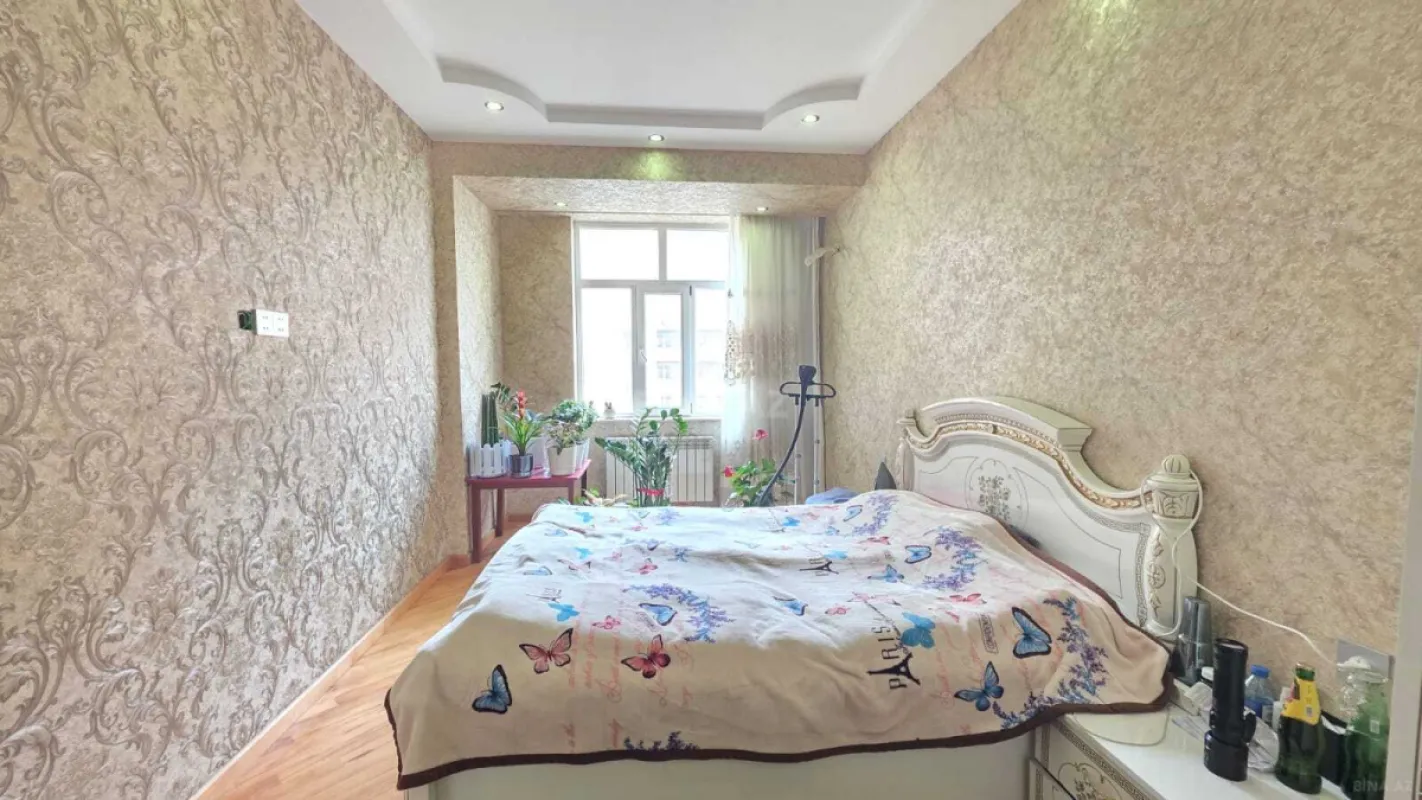 Satılır 3 otaqlı mənzil 130 m²