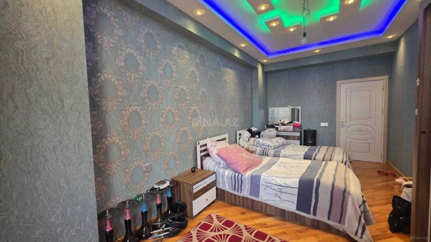 Satılır 3 otaqlı mənzil 130 m²