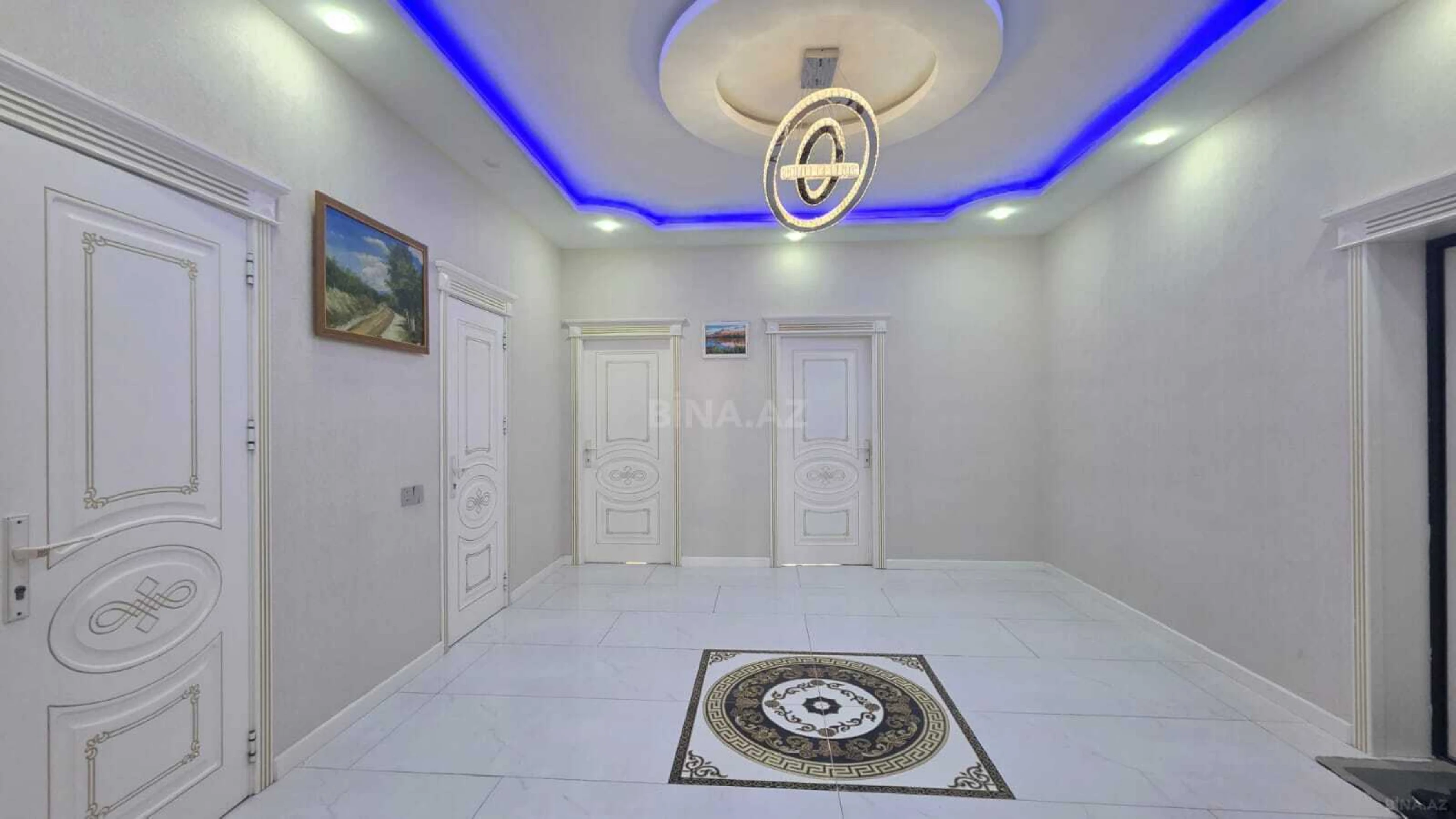 Satılır 3 otaqlı mənzil 130 m²