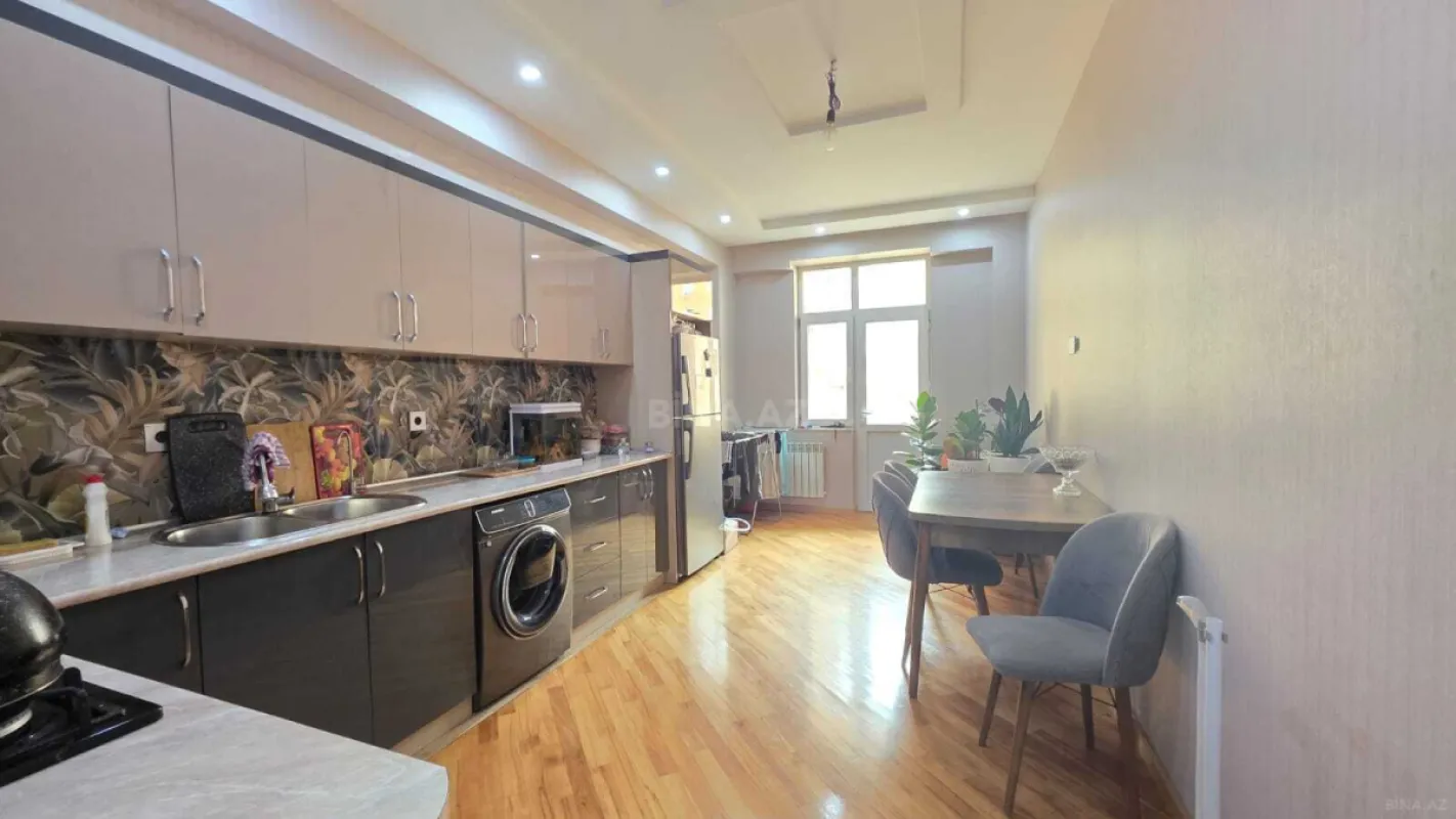 Satılır 3 otaqlı mənzil 130 m²