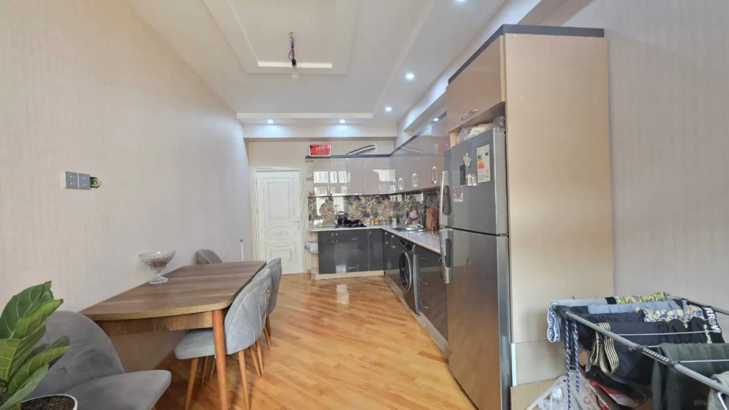 Satılır 3 otaqlı mənzil 130 m²