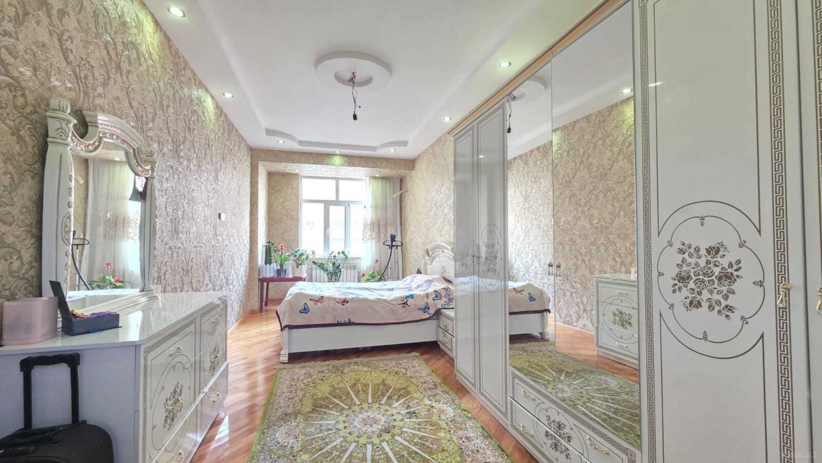 Satılır 3 otaqlı mənzil 130 m²