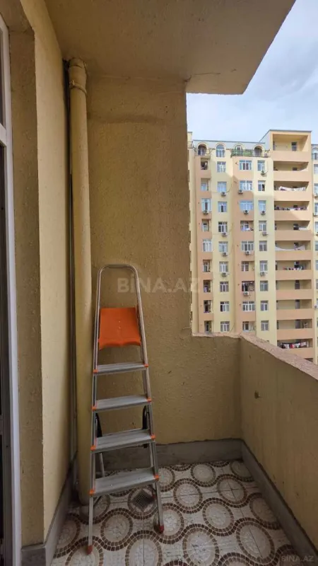 Satılır 3 otaqlı mənzil 130 m²