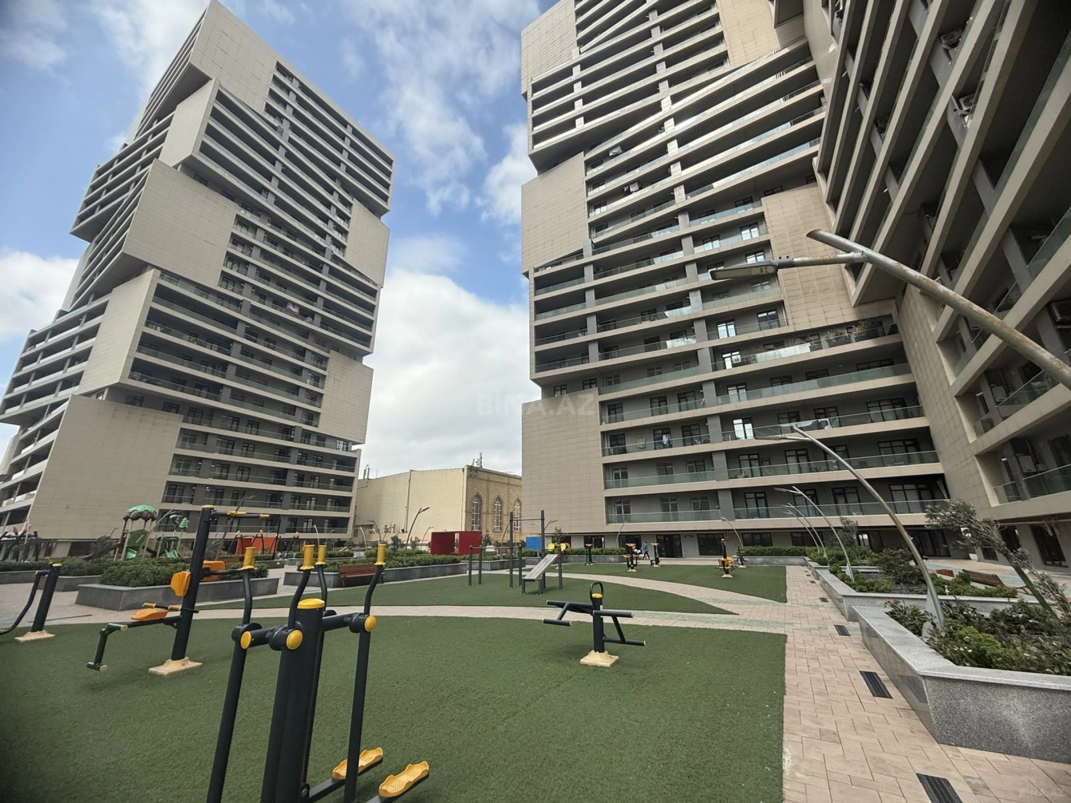 Satılır 2 otaqlı mənzil 100 m²