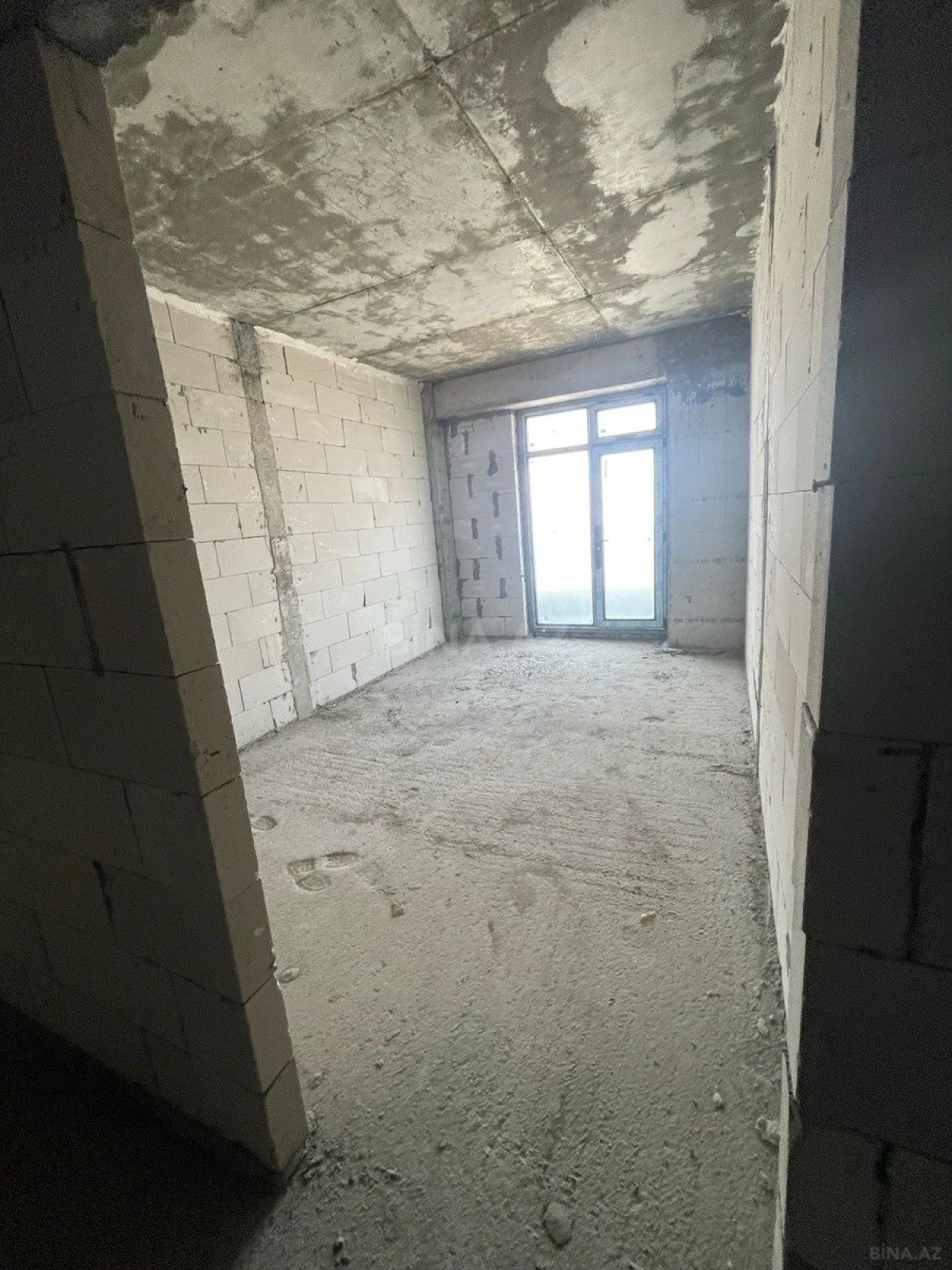 Satılır 2 otaqlı mənzil 100 m²