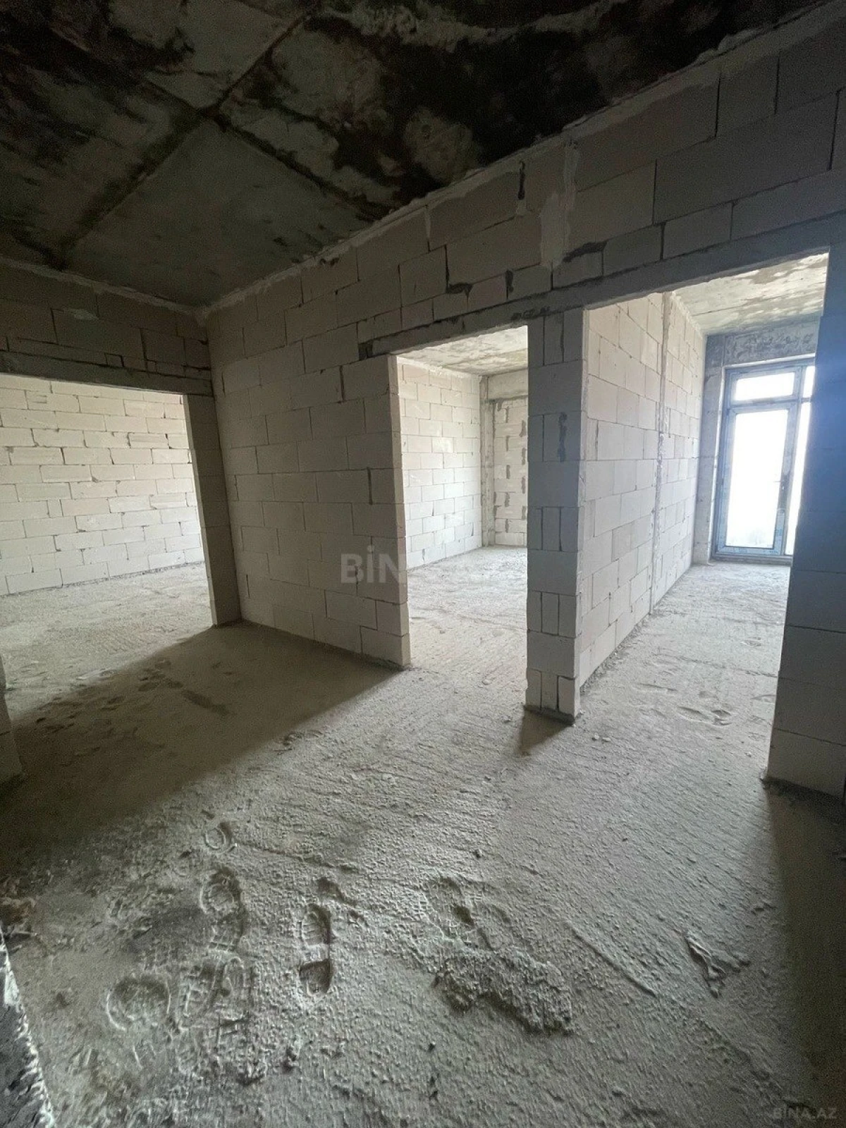 Satılır 2 otaqlı mənzil 100 m²