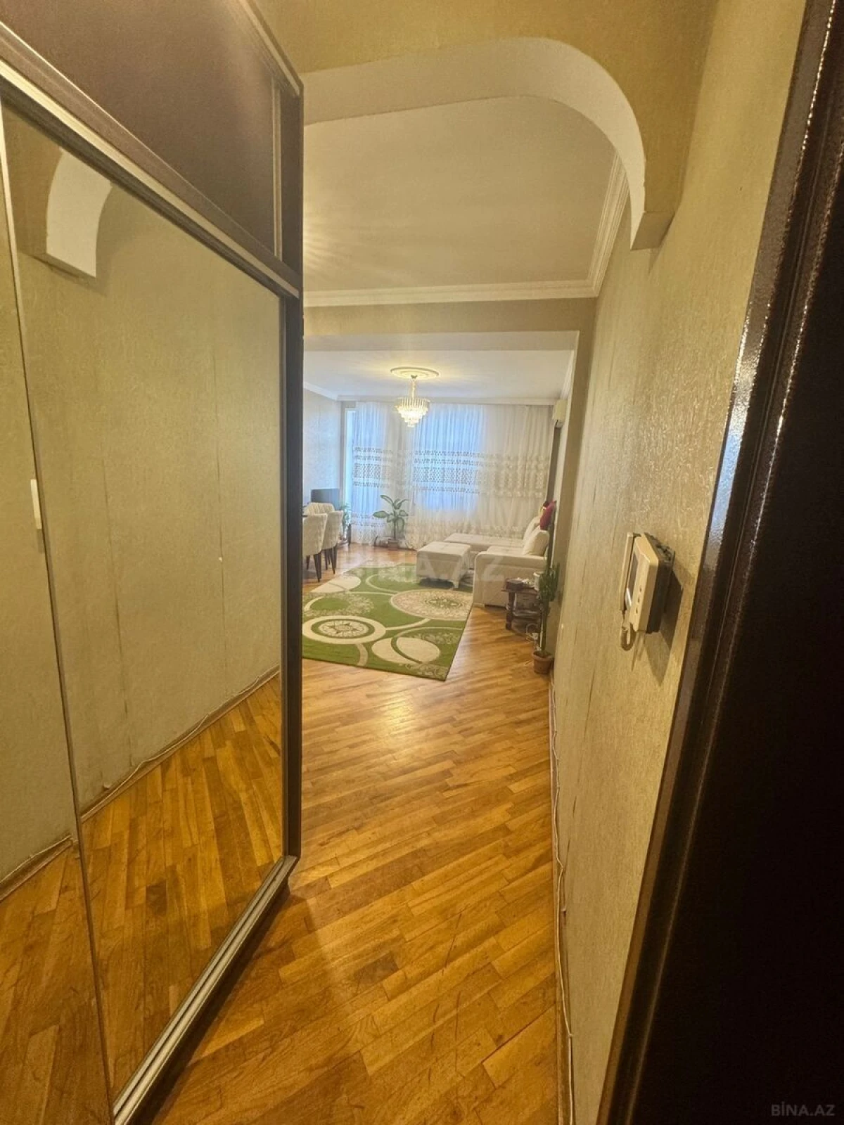 Satılır 2 otaqlı mənzil 112 m²