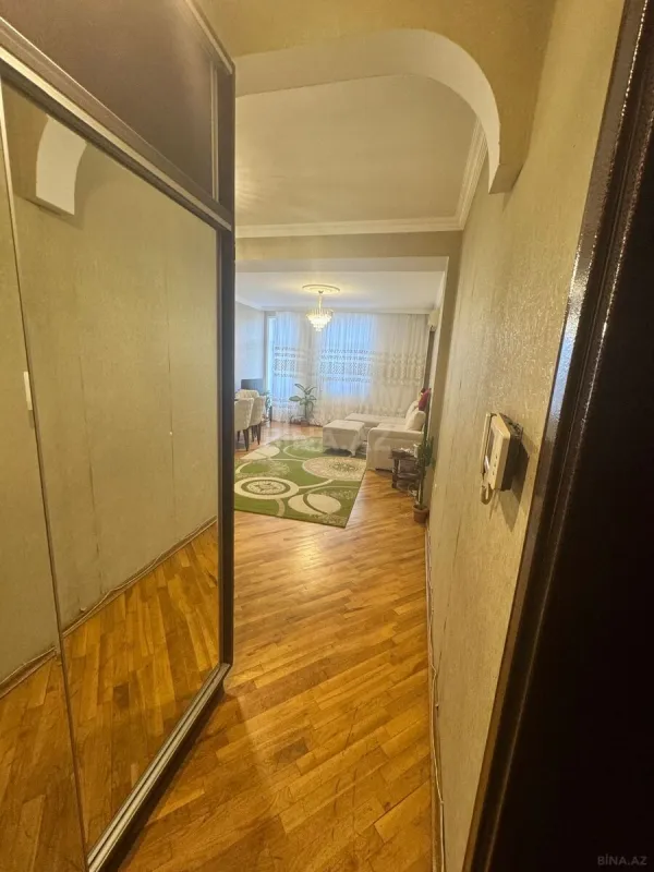 Satılır 2 otaqlı mənzil 112 m²