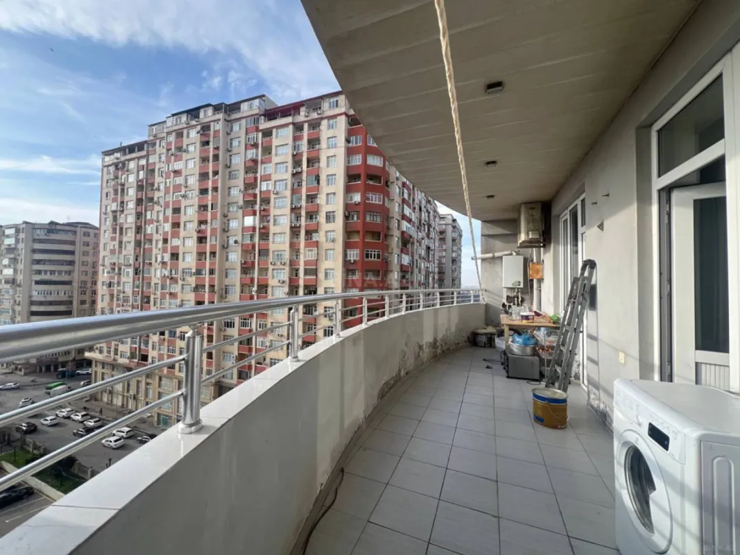 Satılır 2 otaqlı mənzil 83 m²