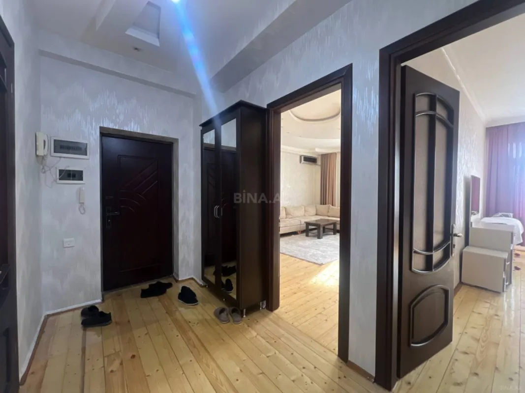 Satılır 2 otaqlı mənzil 83 m²