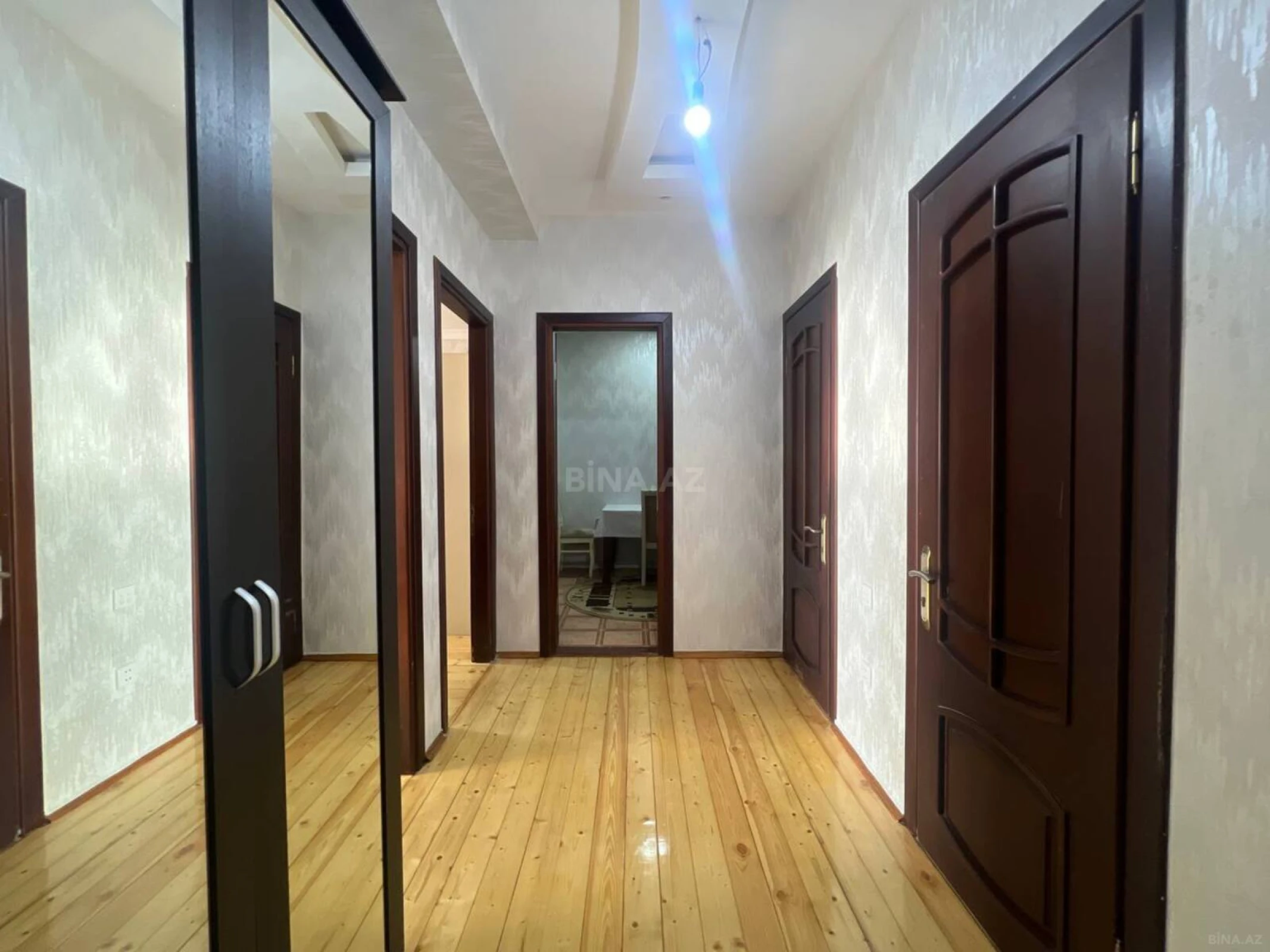 Satılır 2 otaqlı mənzil 83 m²