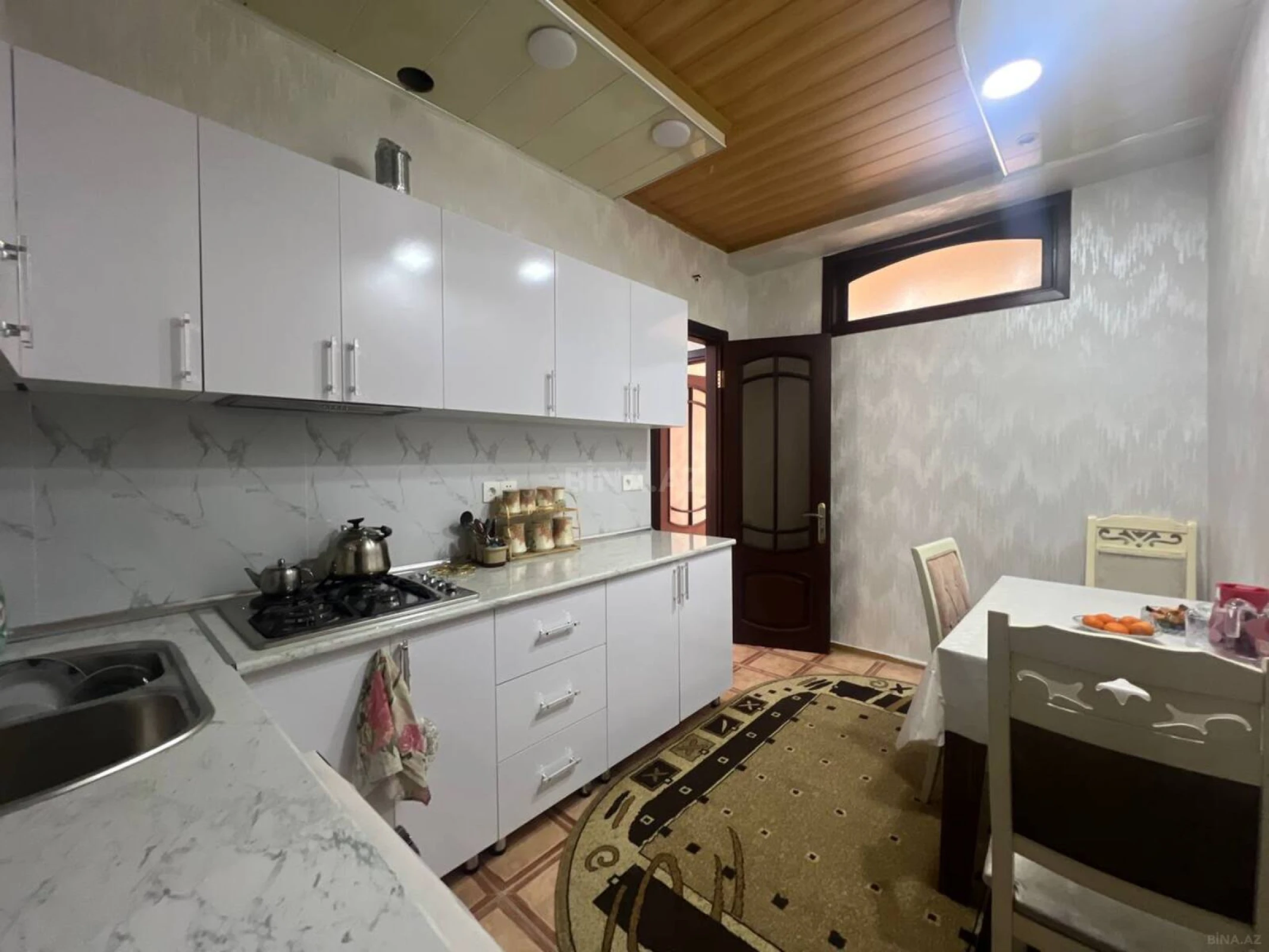 Satılır 2 otaqlı mənzil 83 m²