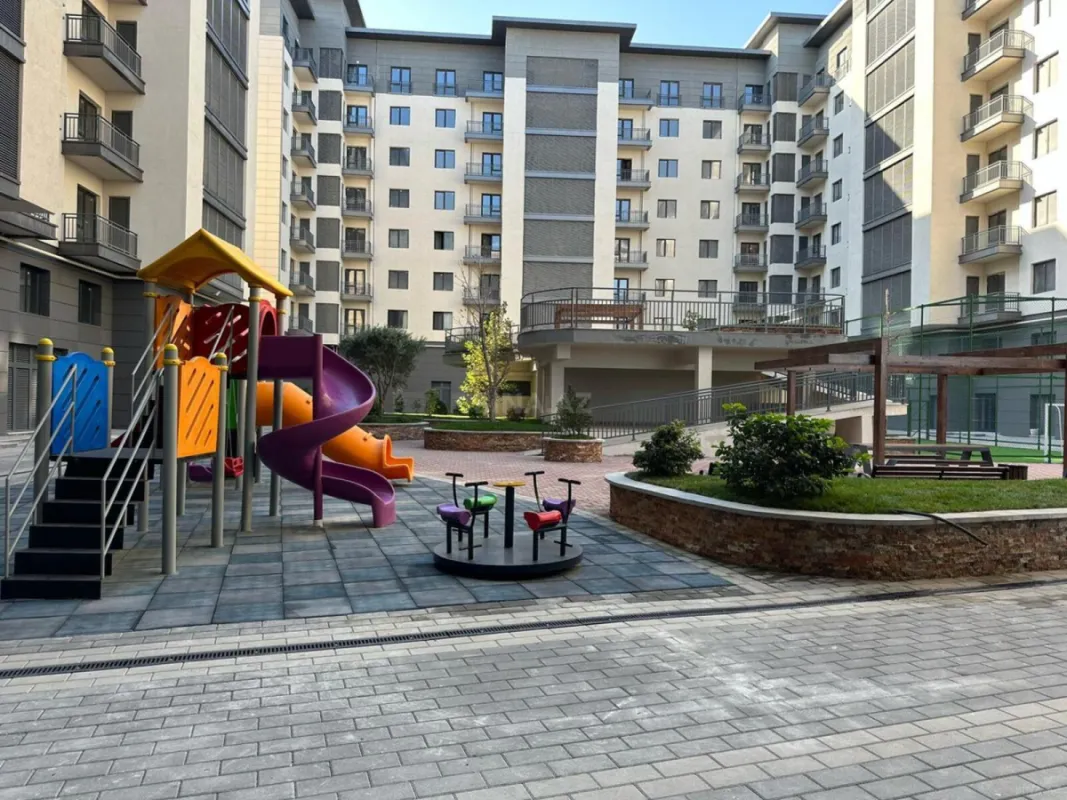 Satılır 5 otaqlı mənzil 222.6 m²