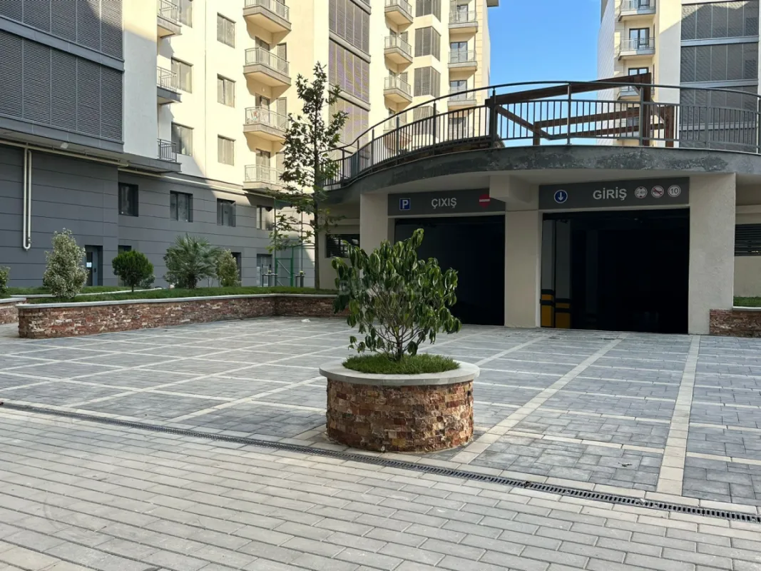 Satılır 5 otaqlı mənzil 222.6 m²