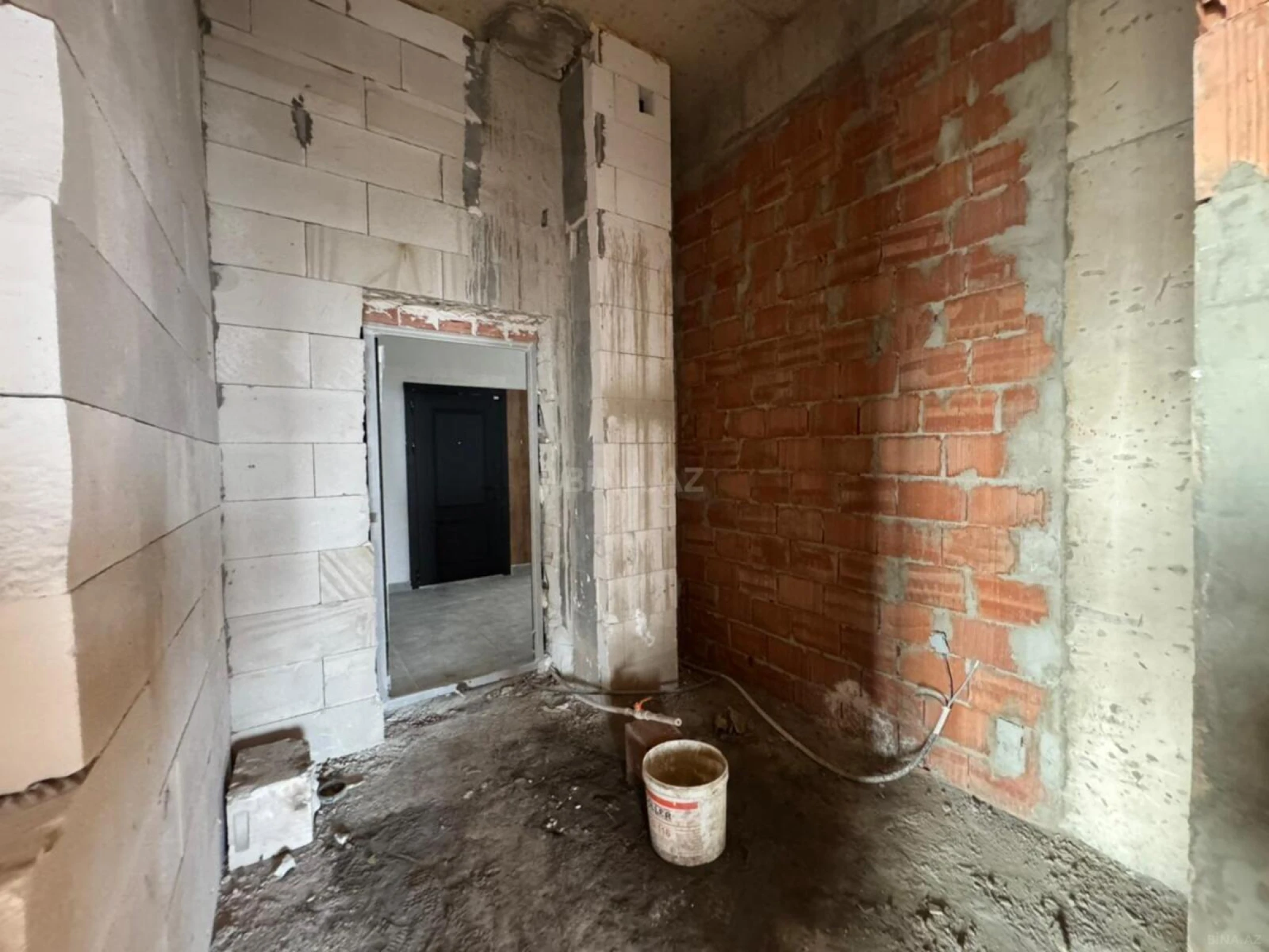 Satılır 3 otaqlı mənzil 147 m²