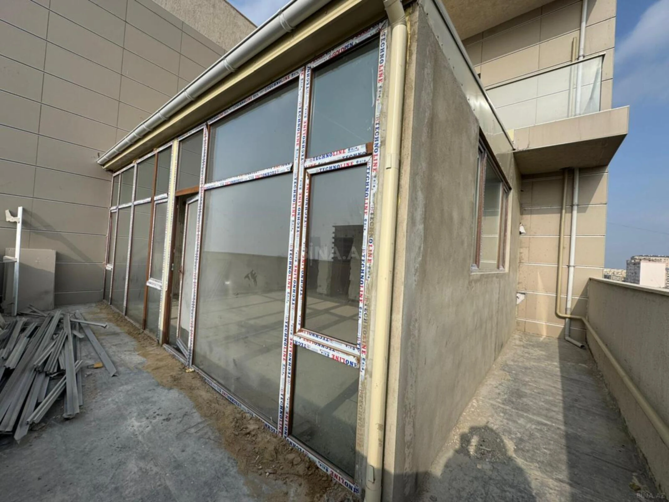 Satılır 3 otaqlı mənzil 147 m²