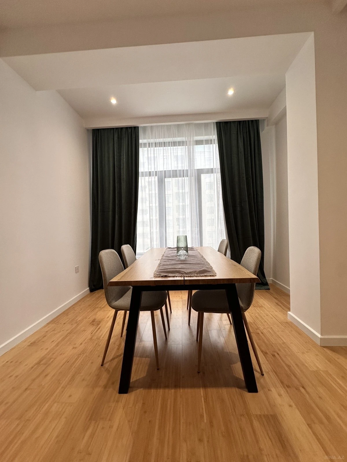 Kirayə verilir 2 otaqlı mənzil 87 m²