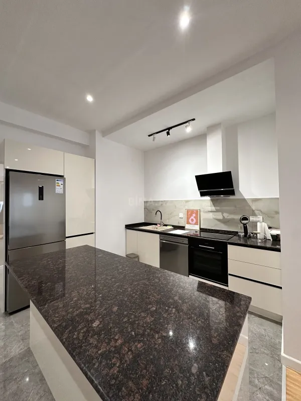 Kirayə verilir 2 otaqlı mənzil 87 m²