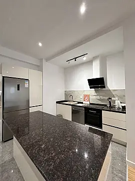 Kirayə verilir 2 otaqlı mənzil 87 m²