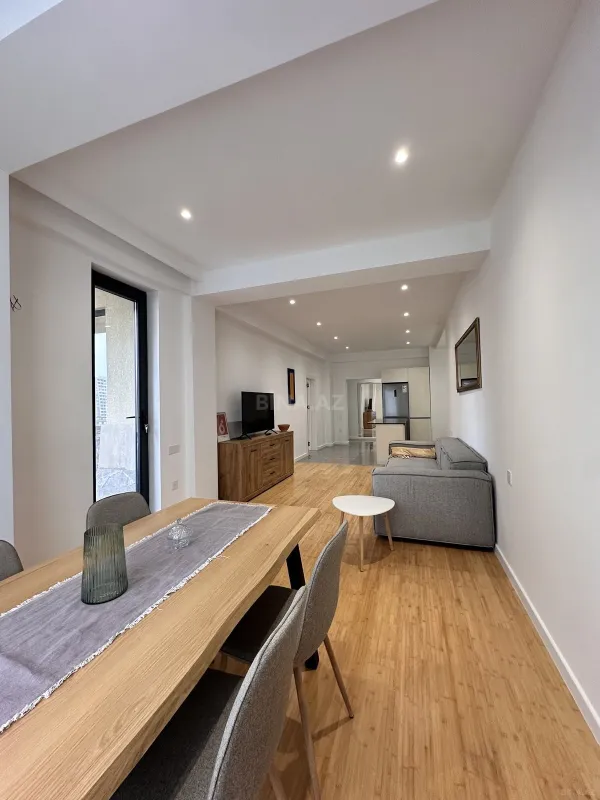 Kirayə verilir 2 otaqlı mənzil 87 m²