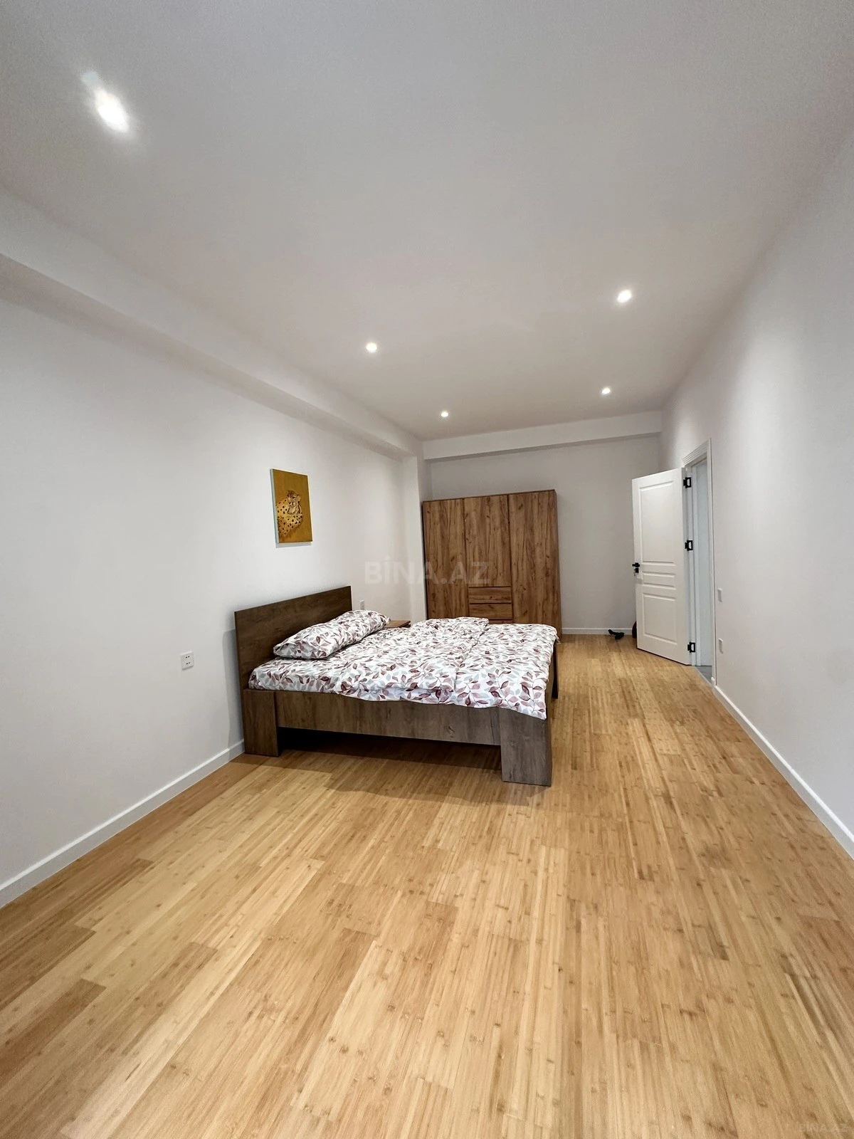 Kirayə verilir 2 otaqlı mənzil 87 m²