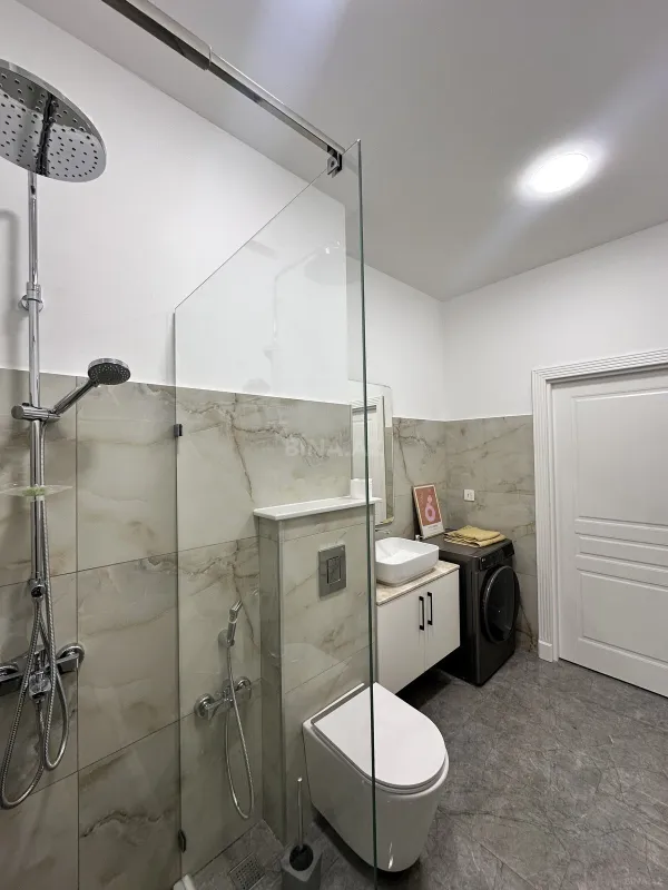Kirayə verilir 2 otaqlı mənzil 87 m²