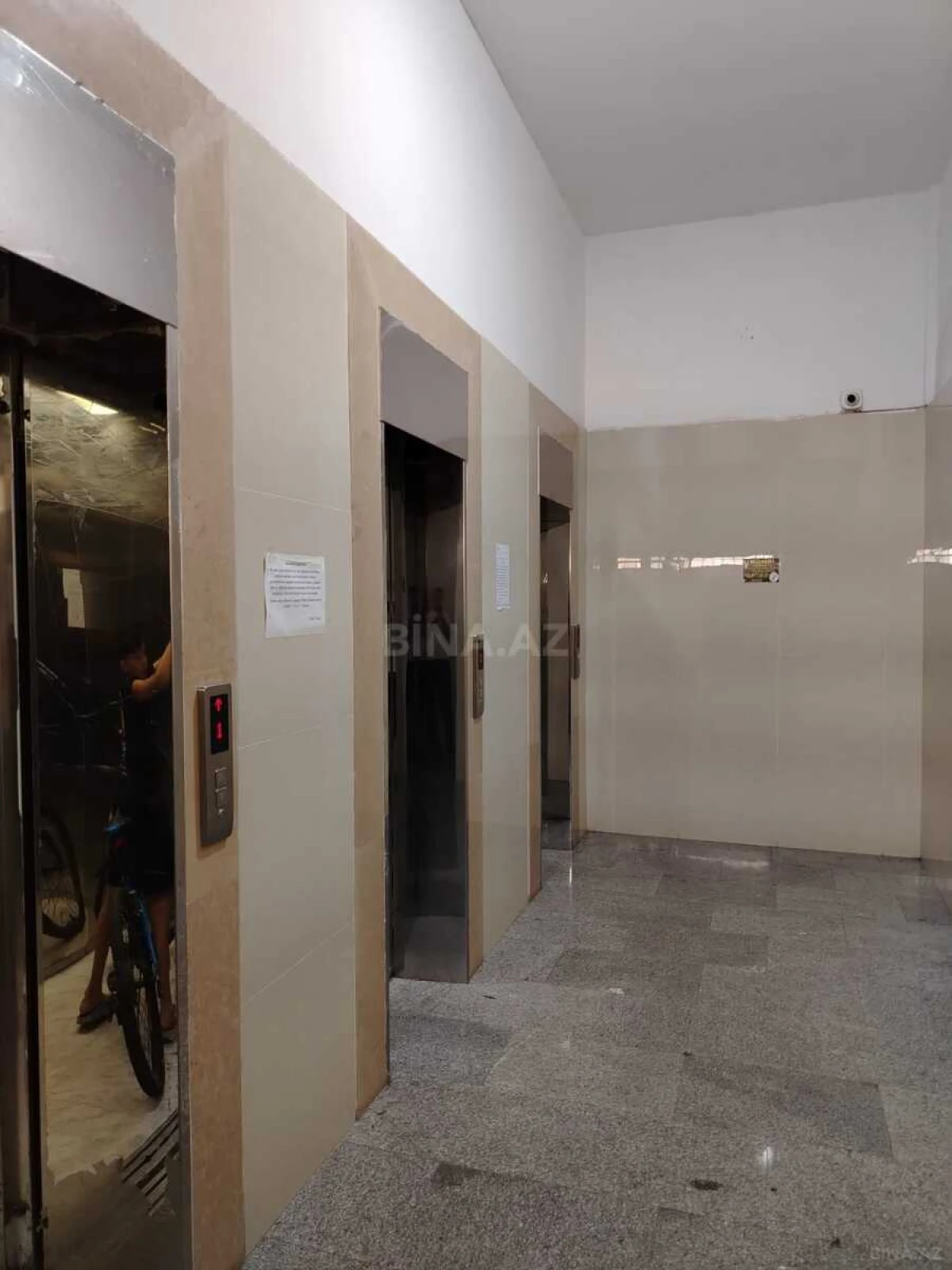 Satılır 1 otaqlı mənzil 64.5 m²