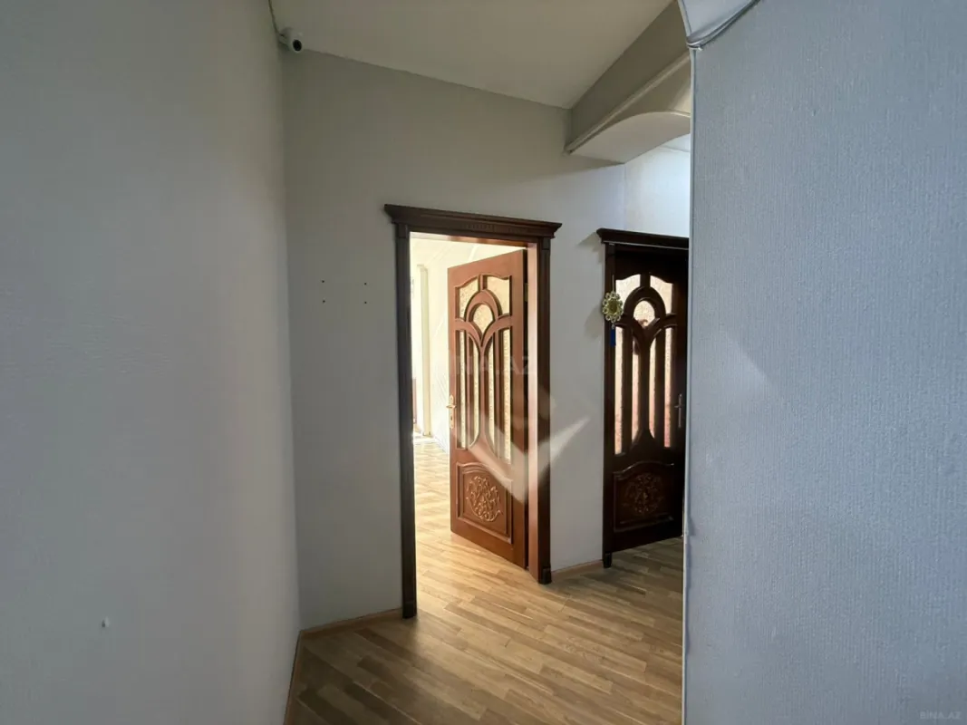 Satılır 5 otaqlı mənzil 200 m²