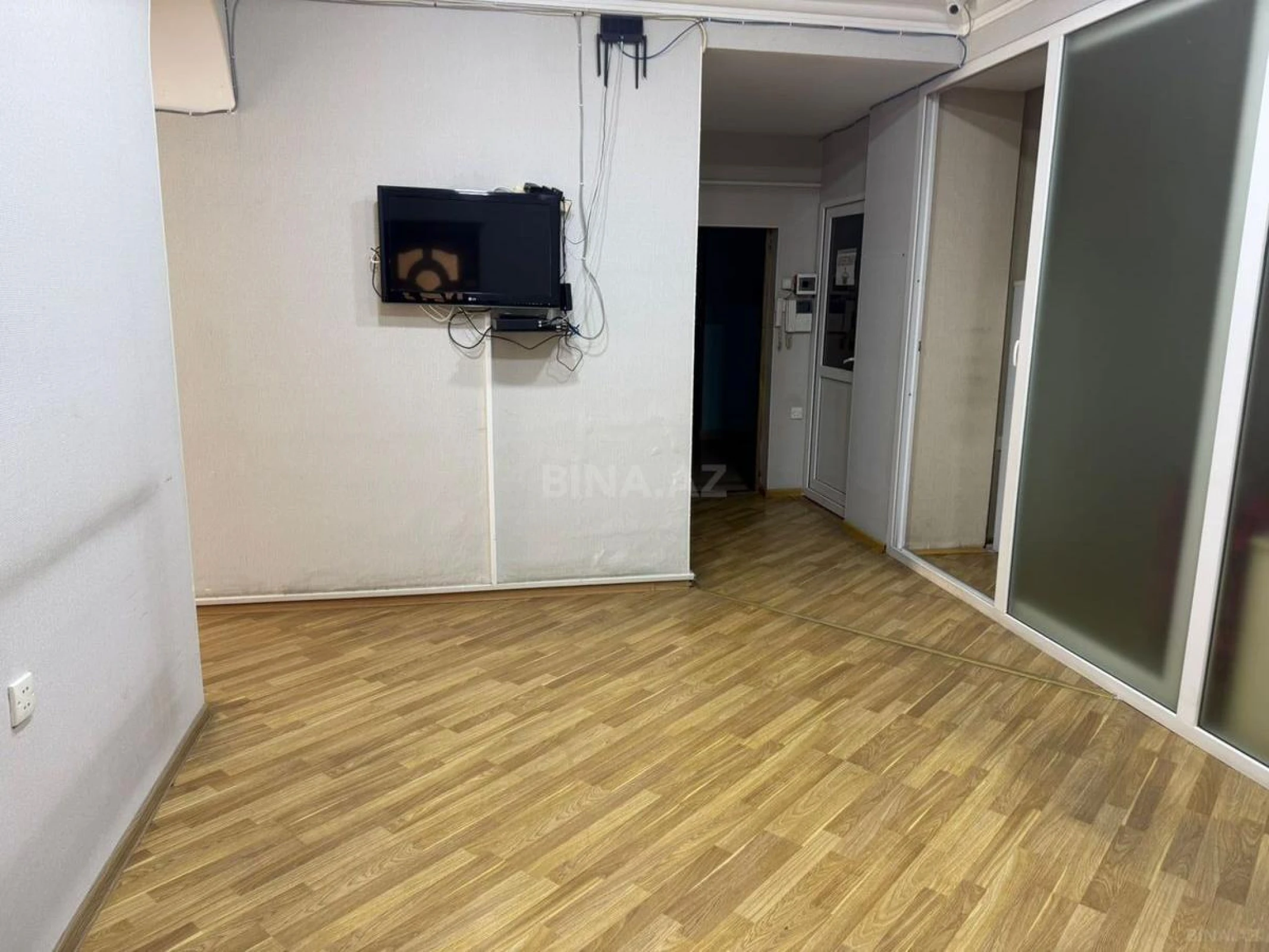 Satılır 5 otaqlı mənzil 200 m²