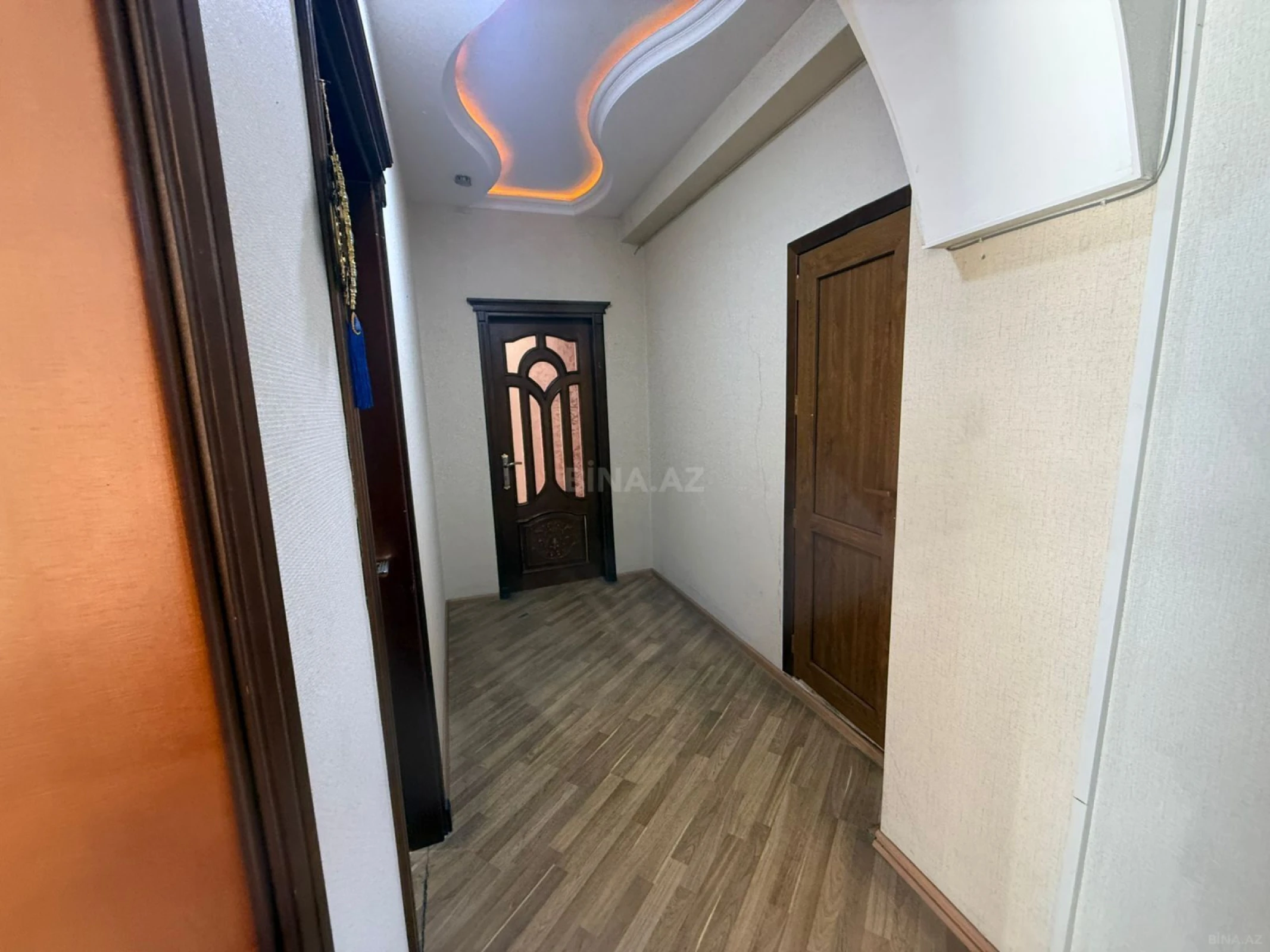 Satılır 5 otaqlı mənzil 200 m²