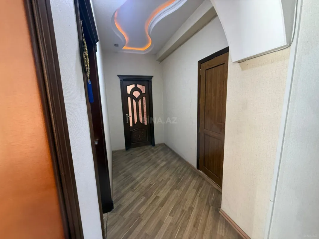 Satılır 5 otaqlı mənzil 200 m²