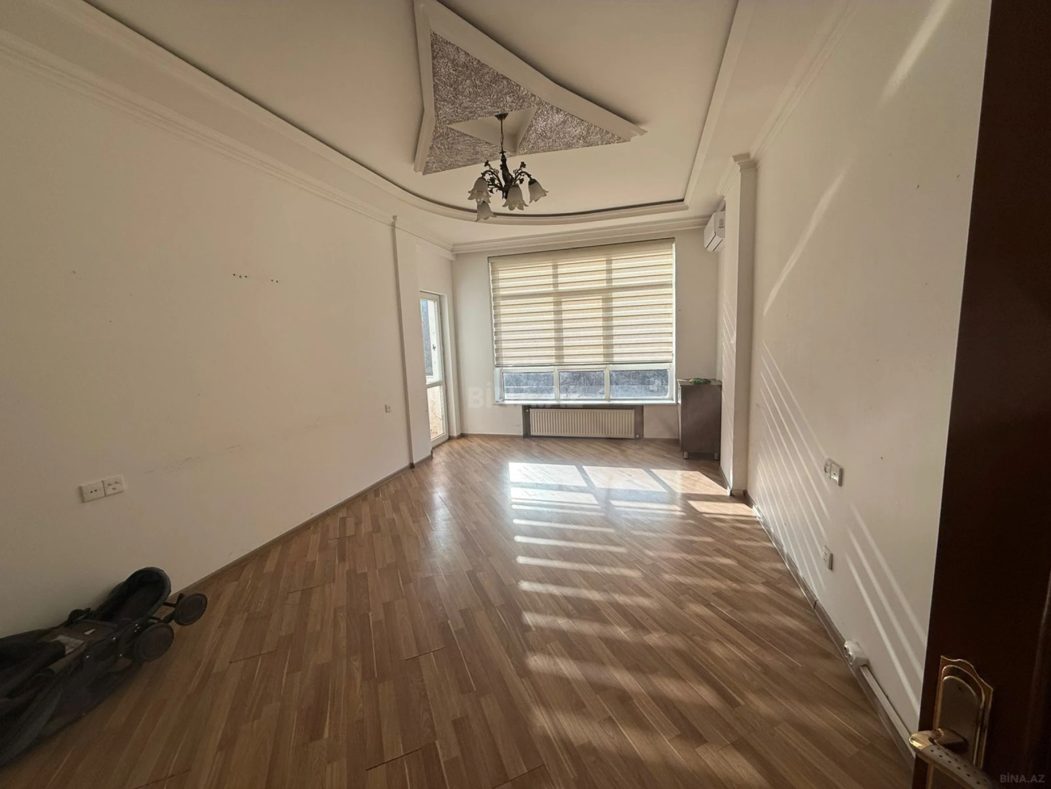 Satılır 5 otaqlı mənzil 200 m²