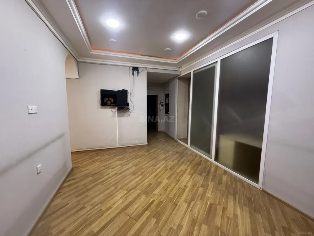 Satılır 5 otaqlı mənzil 200 m²