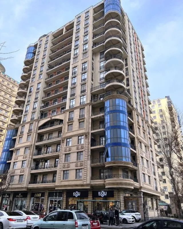 Satılır 3 otaqlı mənzil 156.3 m²