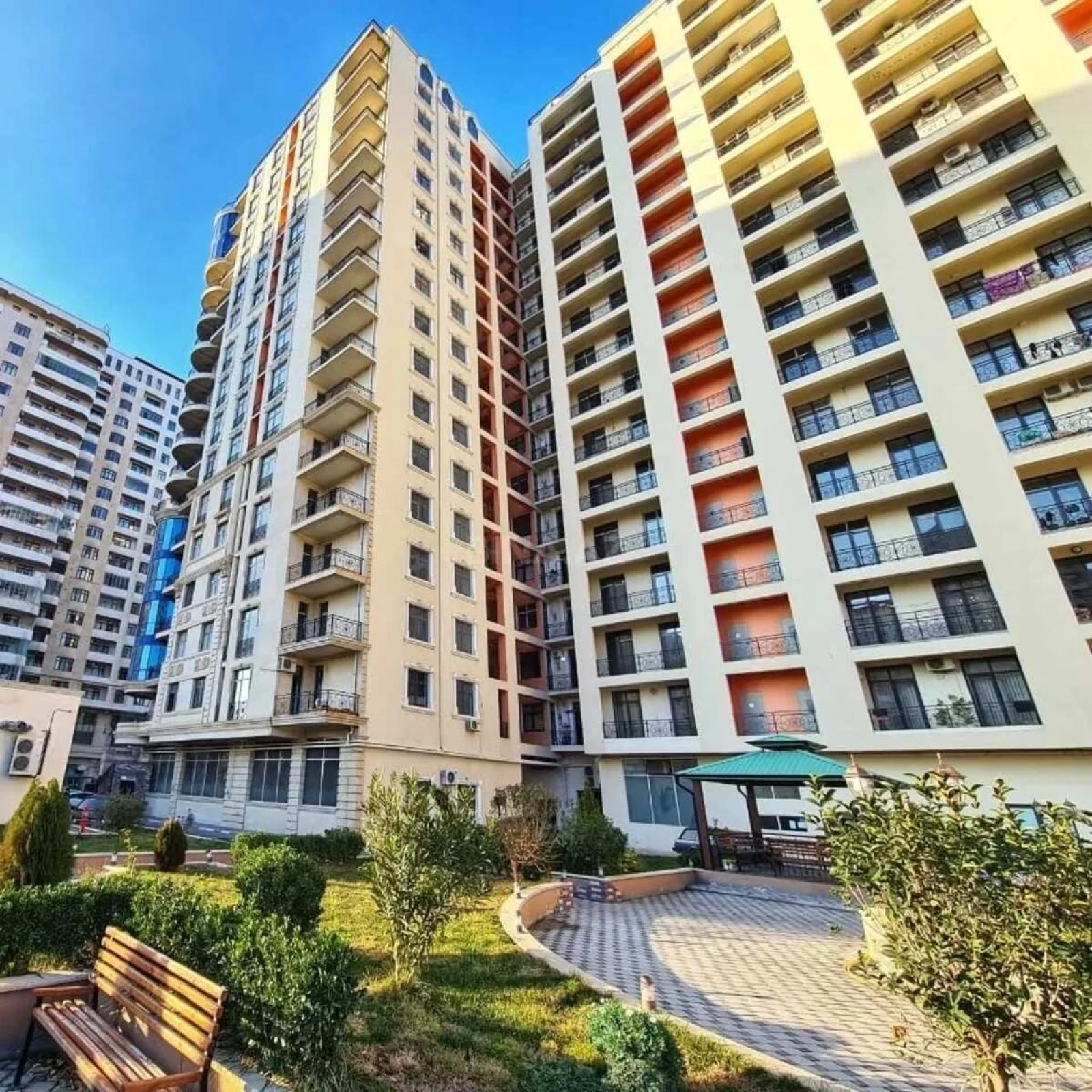 Satılır 3 otaqlı mənzil 156.3 m²