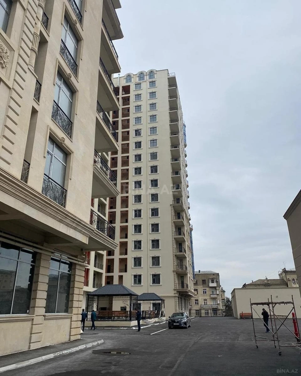 Satılır 3 otaqlı mənzil 163.3 m²