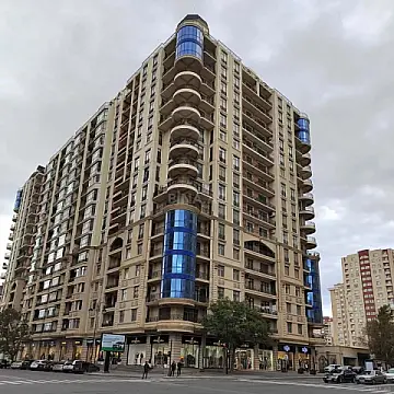 Satılır 3 otaqlı mənzil 163.3 m²