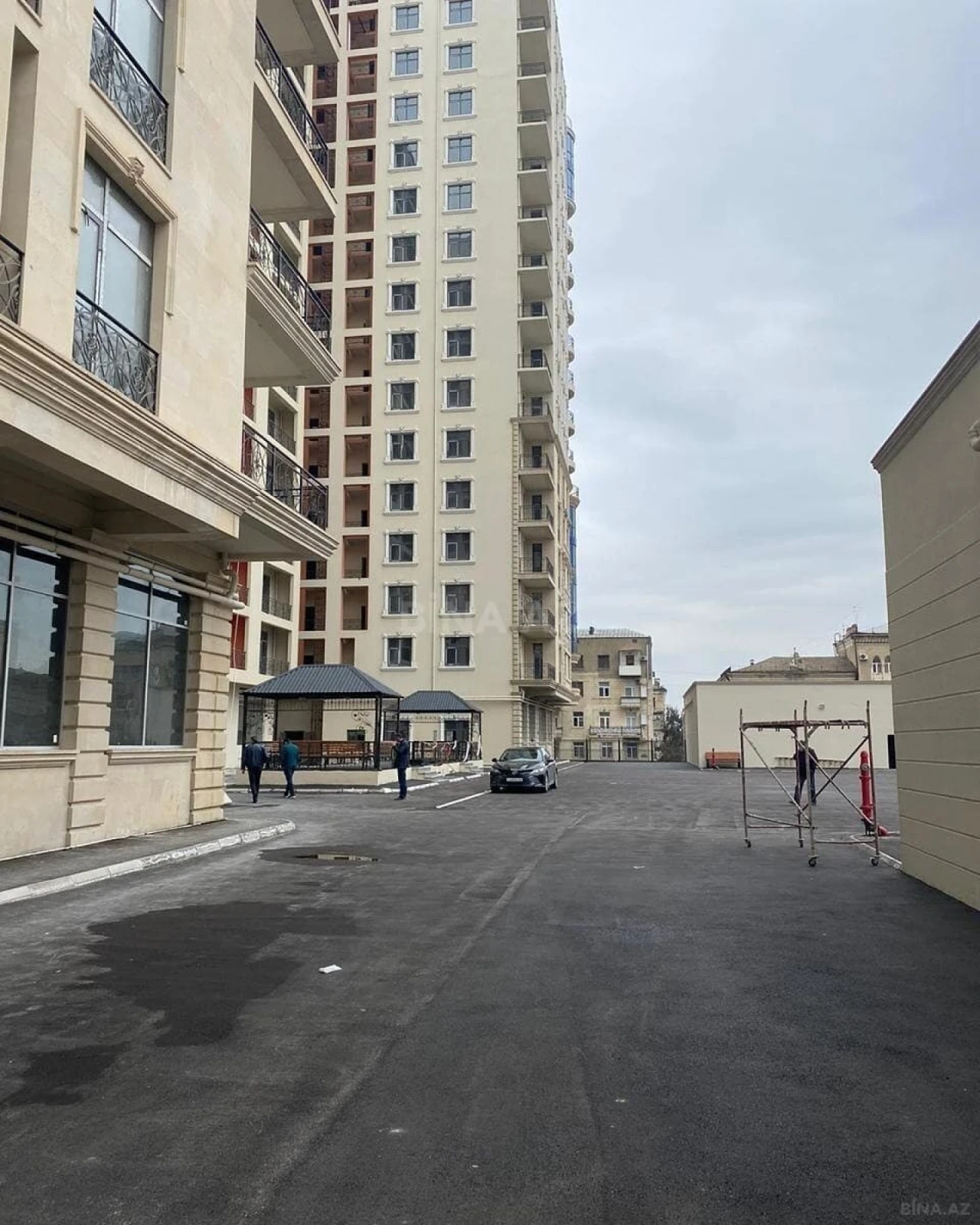 Satılır 3 otaqlı mənzil 163.3 m²