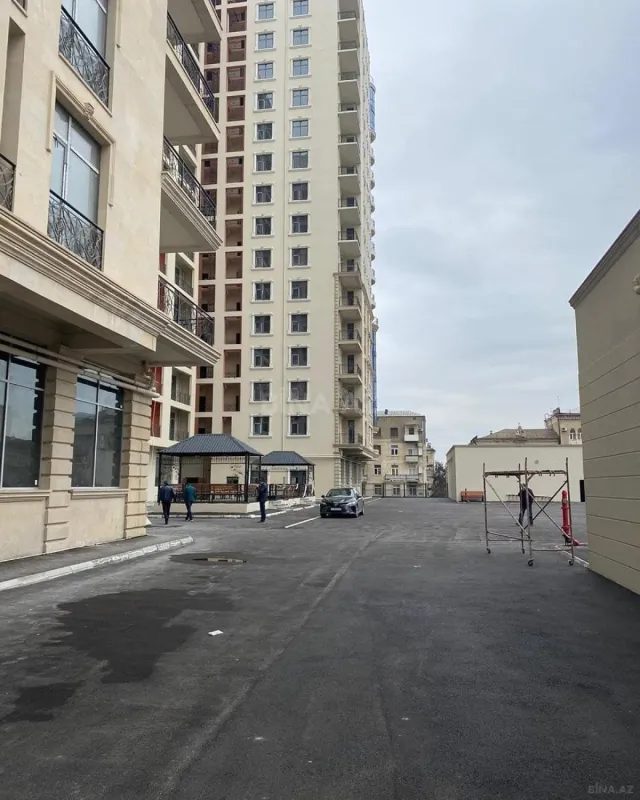 Satılır 3 otaqlı mənzil 163.3 m²