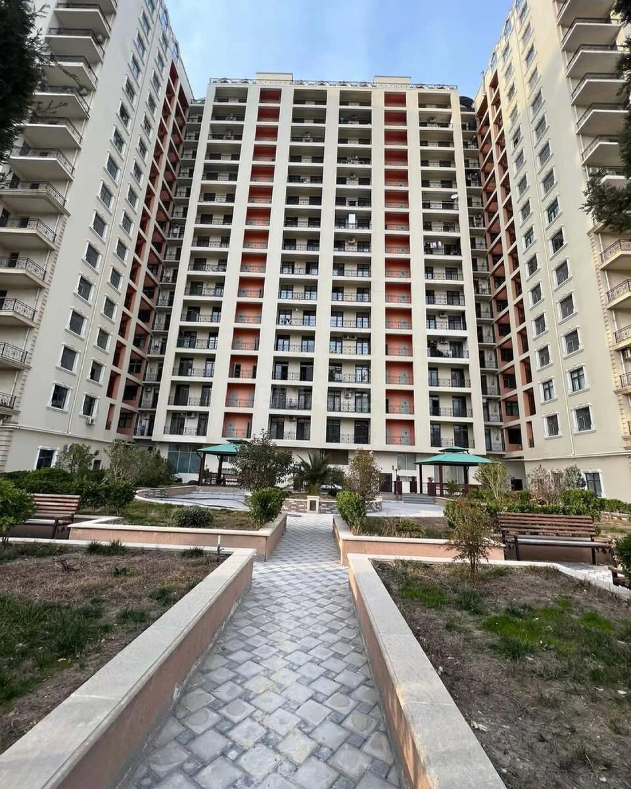 Satılır 3 otaqlı mənzil 163.3 m²