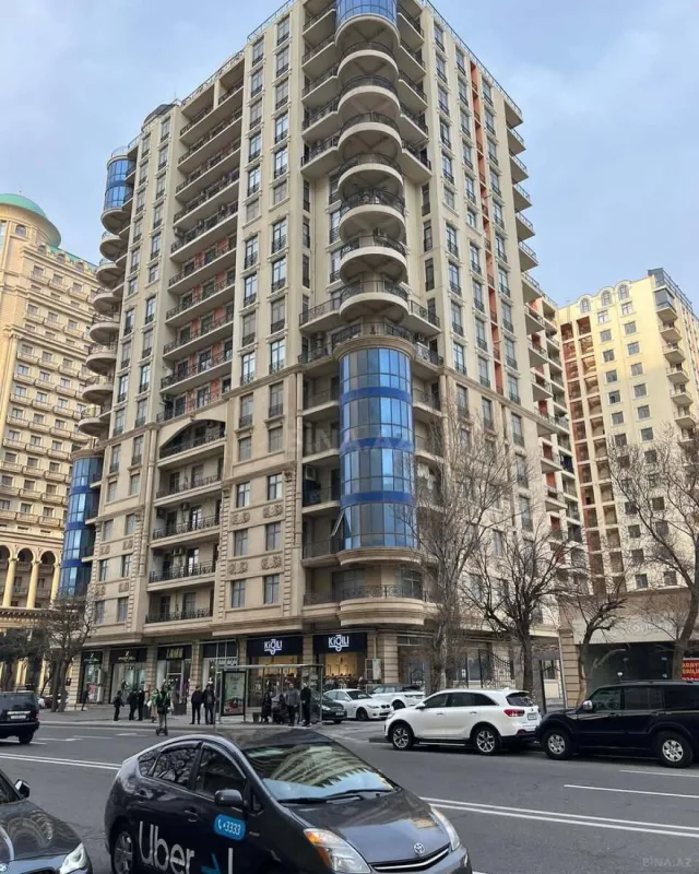 Satılır 3 otaqlı mənzil 163.3 m²